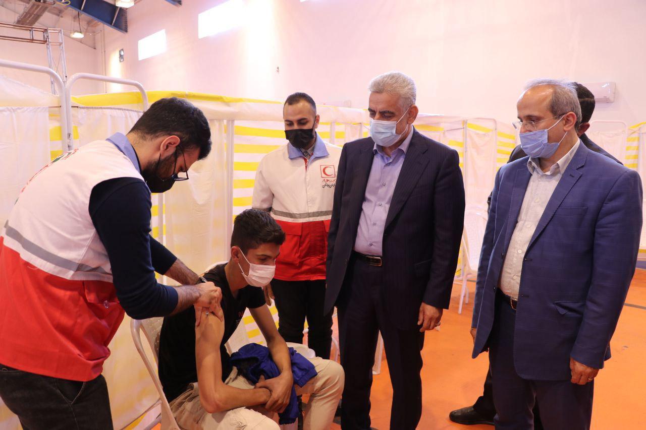 بازدید استاندار گیلان از مرکز واکسیناسیون