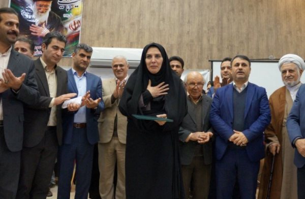 کلید شهرداری تولم شهر به دست یک بانو سپرده شد
