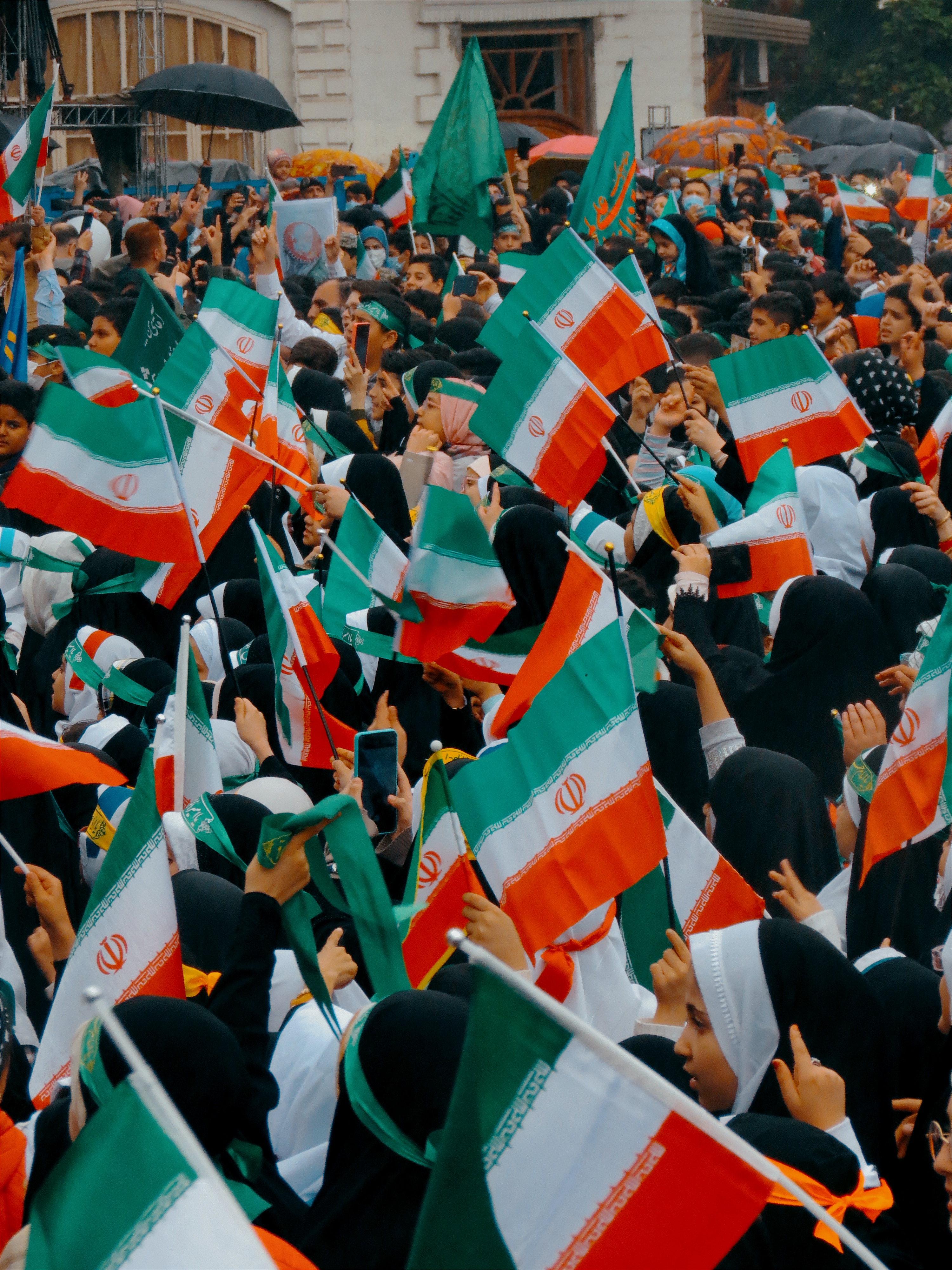 نمایش اقتدار دهه نودهای رشت با اجرای سرود «سلام فرمانده»