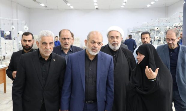 بازدید وزیر کشور از کارخانه صنایع پوشش رشت