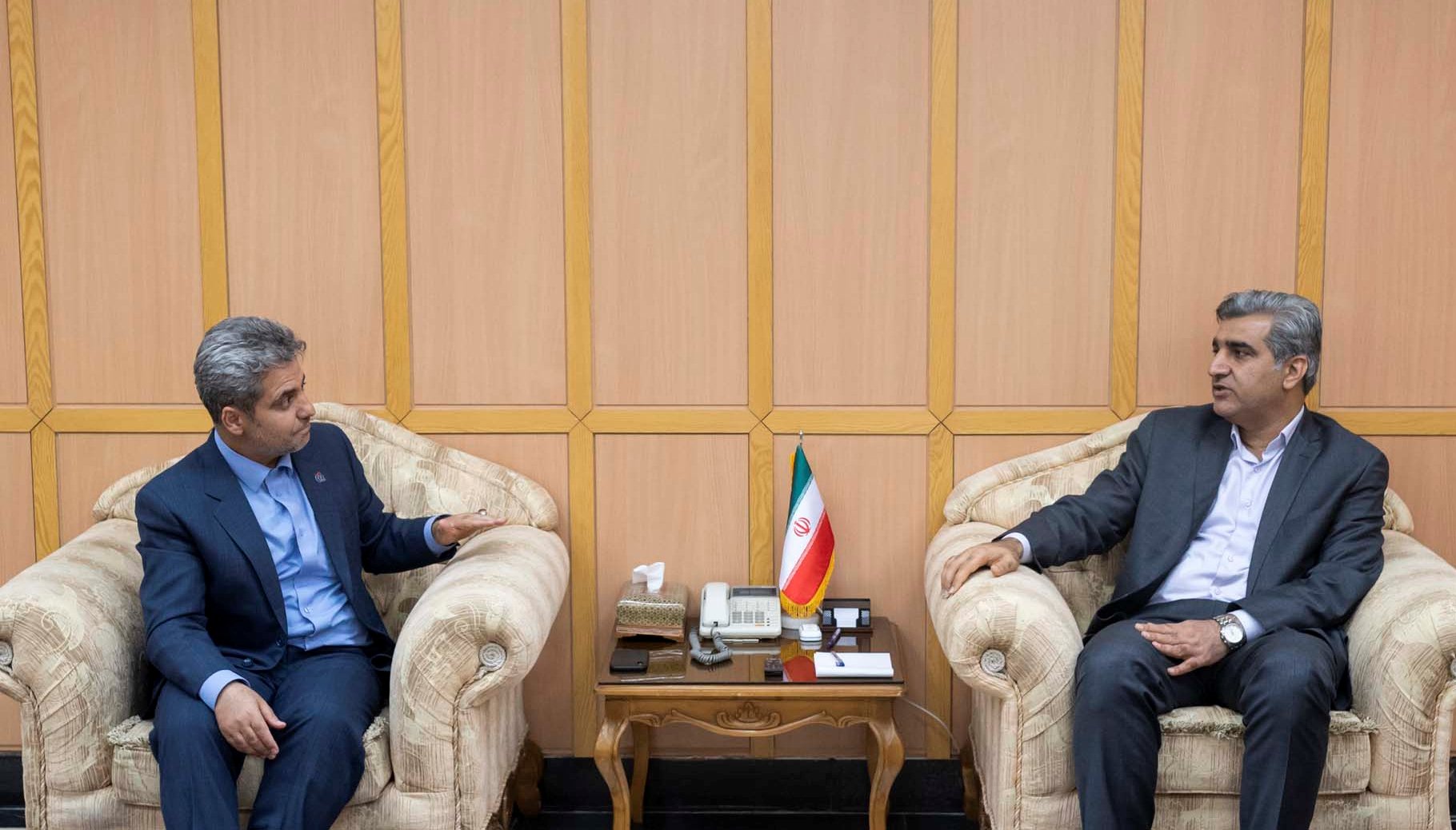 برای یافتن جایگاه واقعی بیمه و برداشتن نقش اضافه از دولت تلاش کنیم